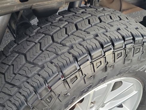 Used 2015 GMC Sierra 1500 SLE w/ SLE Value Package image 26