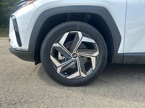 Certified 2024 Hyundai Tucson Limited AWD/4WD image 11