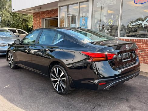 Used 2022 Nissan Altima 2.5 SR AWD/4WD image 2