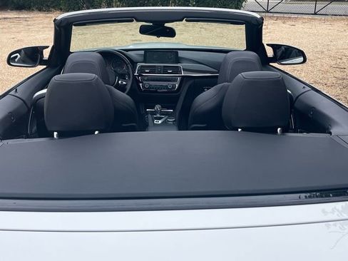 Used 2018 BMW M4 Convertible image 12