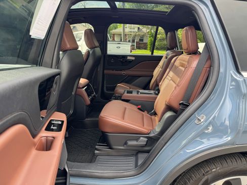 Used 2025 Lincoln Aviator Reserve image 12