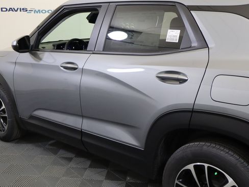 New 2026 Chevrolet TrailBlazer LT w/ LT Cold Weather Package FWD image 11