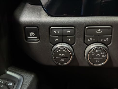 Used 2026 Chevrolet Silverado 1500 LT Trail Boss w/ Convenience Package II AWD/4WD image 35