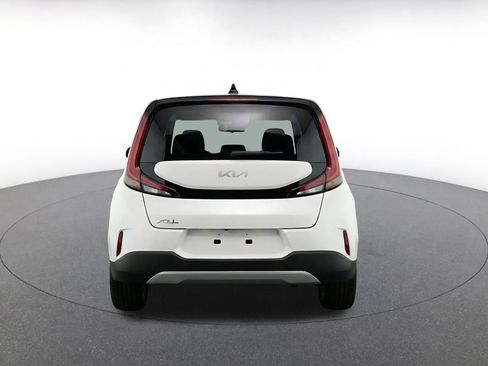 Used 2025 Kia Soul LX w/ LX Technology Package FWD image 8