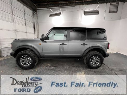 New 2025 Ford Bronco Badlands image 4