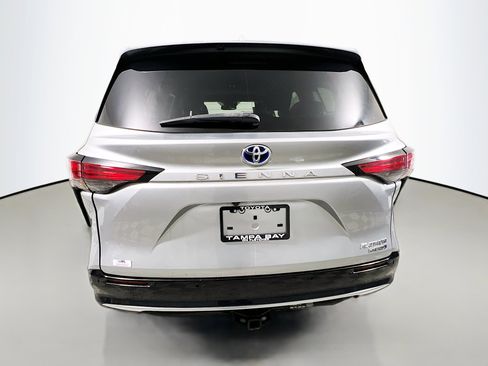 Used 2021 Toyota Sienna Platinum image 6