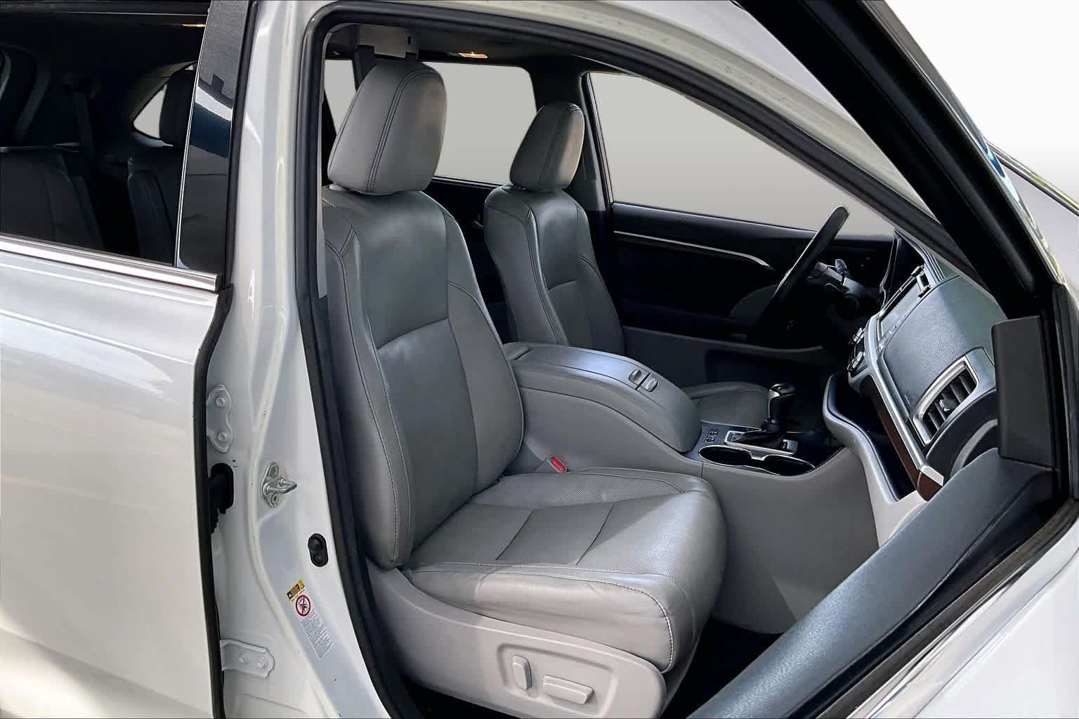 Used 2016 Toyota Highlander Limited FWD image 8