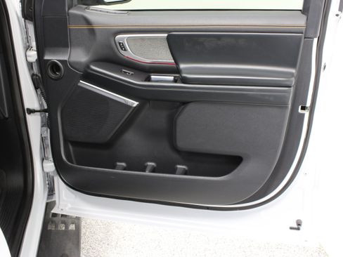 Used 2025 Ford Expedition Tremor AWD/4WD image 39