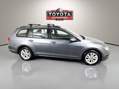 Used 2017 Volkswagen Golf S image 8