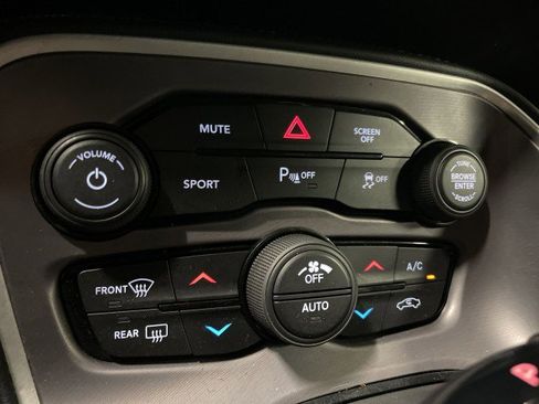 Used 2021 Dodge Challenger SXT w/ Driver Convenience Group image 21