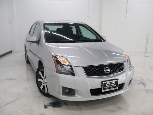 Used 2012 Nissan Sentra 2.0 SR w/ Special Edition Pkg FWD image 2