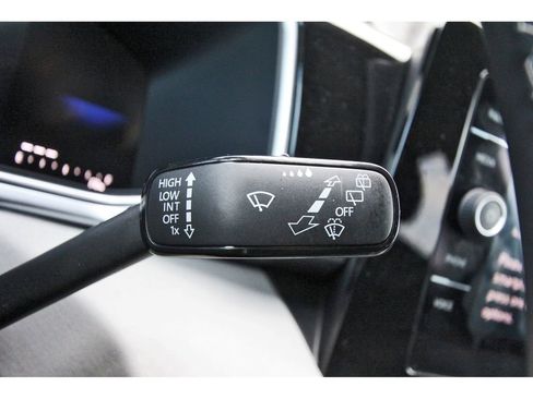 Used 2025 Volkswagen Taos SE image 22