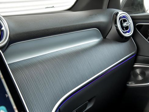 Certified 2025 Mercedes-Benz GLC 300 4MATIC image 25