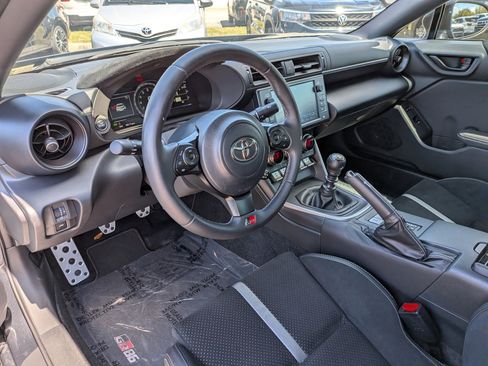 Used 2025 Toyota GR86 Premium image 18