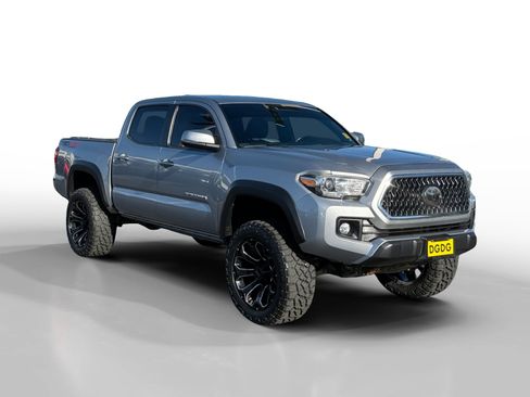 Used 2018 Toyota Tacoma TRD Off-Road image 7