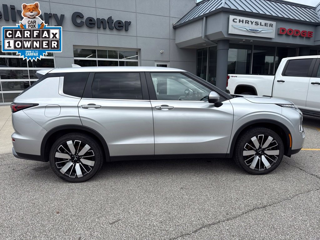 Used 2025 Mitsubishi Outlander SE AWD/4WD image 3