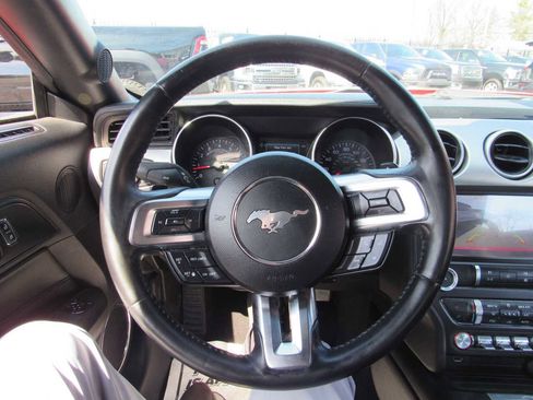 Used 2019 Ford Mustang Premium image 18