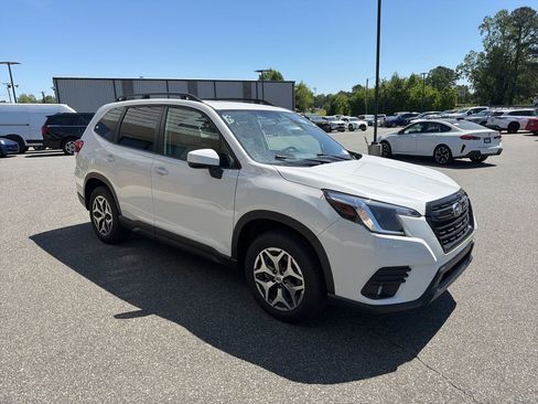 Used 2024 Subaru Forester Premium image 9