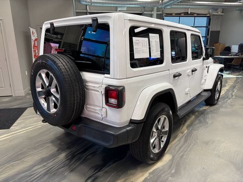 Used 2018 Jeep Wrangler Unlimited Sahara w/ Uconnect 4C Nav & Sound Group AWD/4WD image 29
