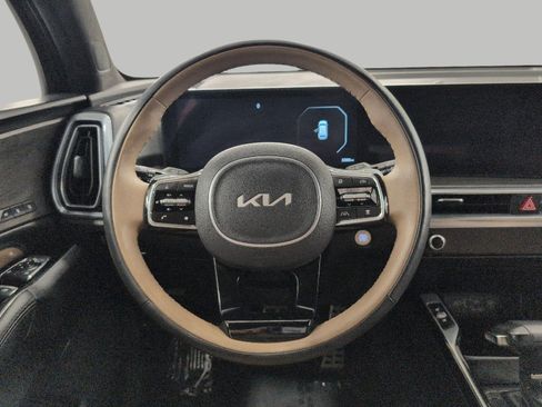 Used 2025 Kia Sorento SX Prestige w/ Olive Brown Leather Package AWD/4WD image 6