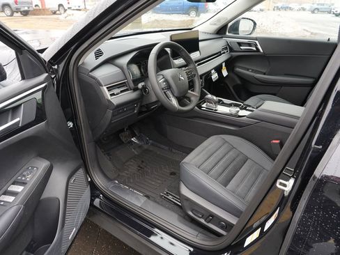 New 2026 Mitsubishi Outlander SE image 14