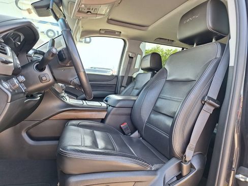 Used 2020 GMC Yukon XL Denali w/ Denali Premium Package RWD image 26