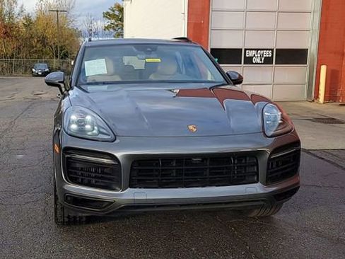 Used 2021 Porsche Cayenne S image 3