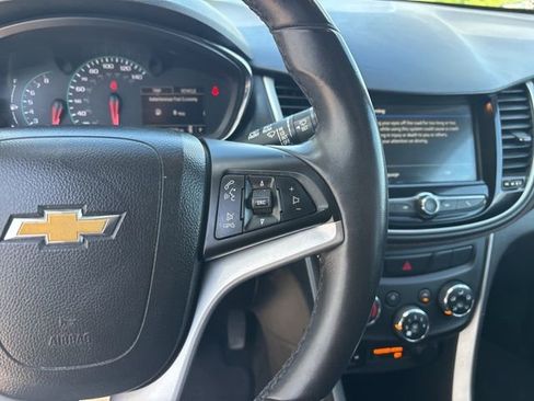 Used 2018 Chevrolet Trax LT w/ LT Convenience Package image 17