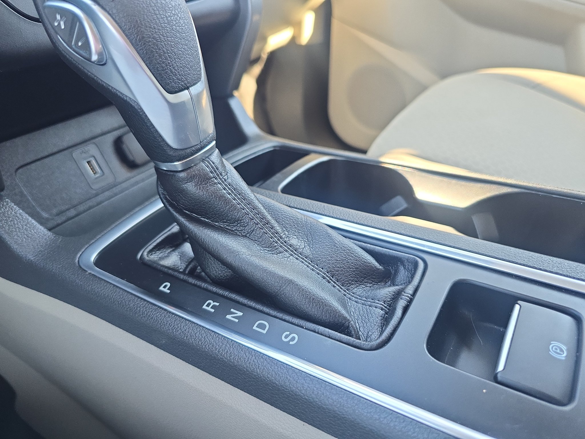 Used 2018 Ford Escape SE w/ Ford Safe & Smart Package FWD image 26