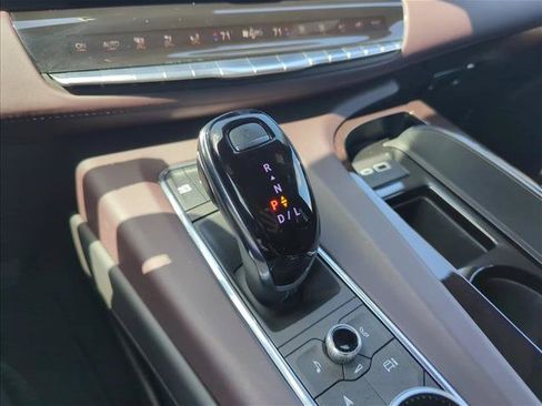 Used 2024 Cadillac Escalade ESV Sport Platinum w/ LPO, ONYX Package AWD/4WD image 10