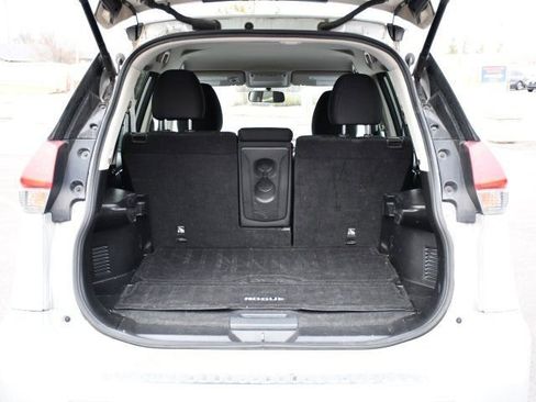 Used 2018 Nissan Rogue SV w/ Premium Package image 22