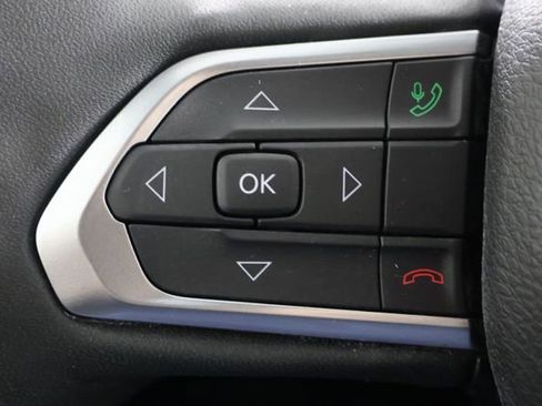 Used 2023 Jeep Compass Latitude image 11