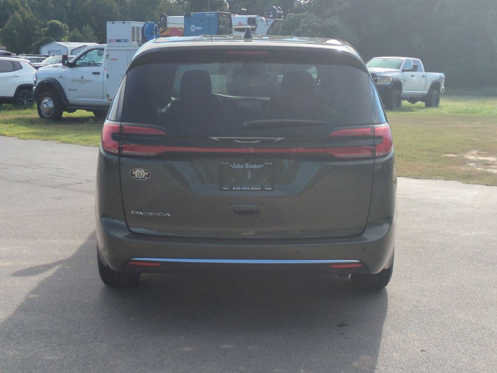 New 2027 Chrysler Pacifica Select FWD image 5
