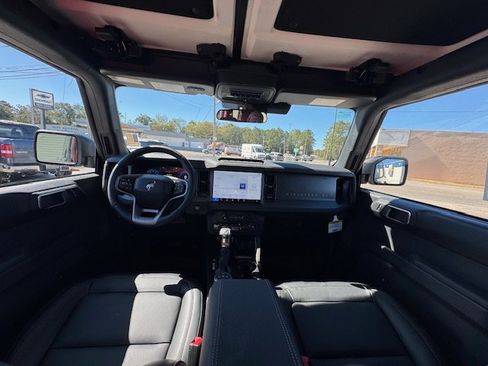 Used 2025 Ford Bronco Badlands AWD/4WD image 11
