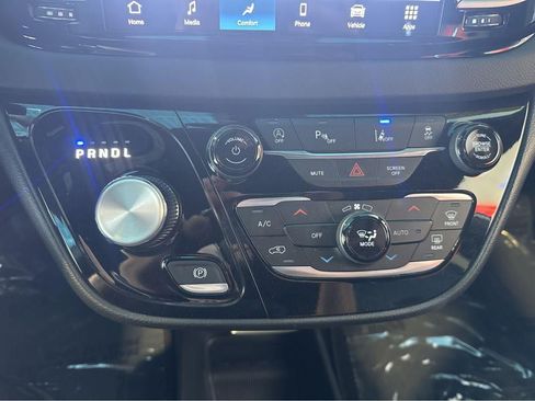 Used 2025 Chrysler Pacifica Select FWD image 23