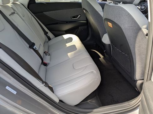 New 2025 Hyundai Elantra Limited image 24