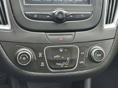 Used 2018 Chevrolet Malibu LT image 19