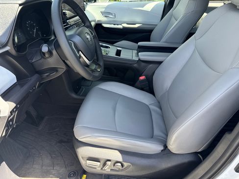 Certified 2025 Toyota Sienna XLE w/ XLE Plus Package AWD/4WD image 22