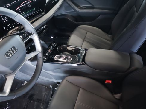 Used 2025 Audi Q6 e-tron Premium w/ Convenience Package image 21