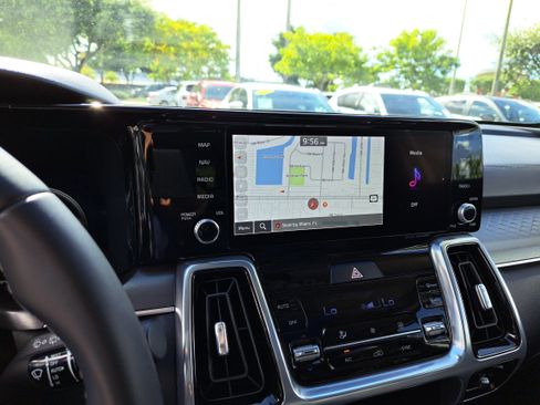 Used 2023 Kia Sorento SX image 16