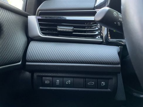 Used 2025 Toyota Camry SE image 13