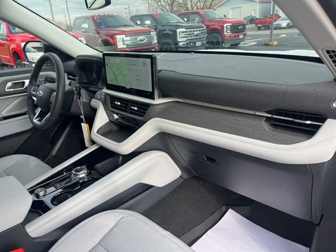 New 2026 Ford Explorer Platinum w/ LUX Leather Package image 21