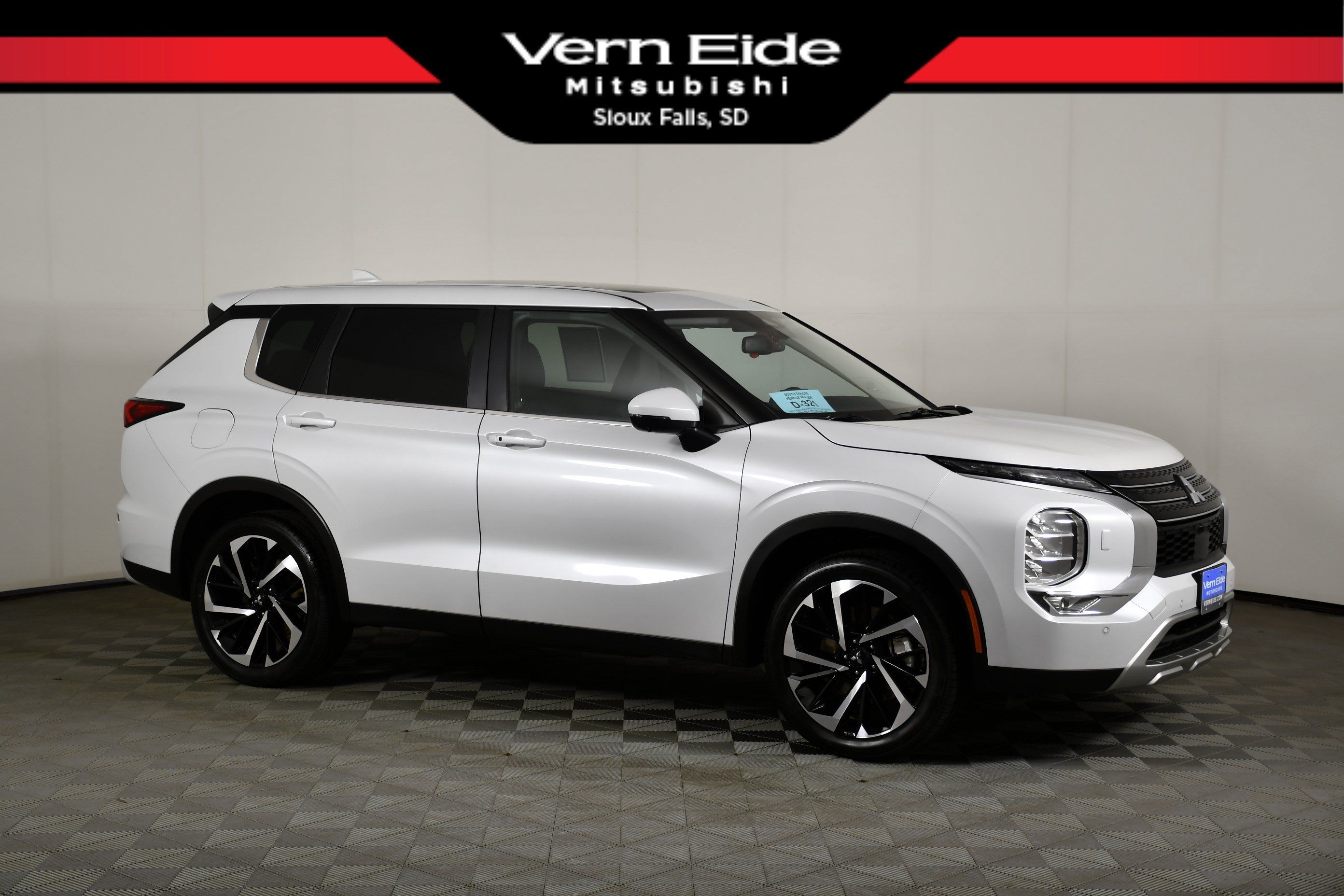 Used 2024 Mitsubishi Outlander SE AWD/4WD image 1