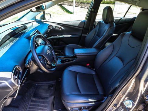 Used 2021 Toyota Prius XLE FWD image 34