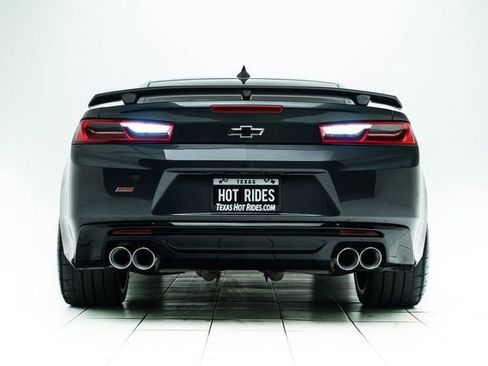 Used 2017 Chevrolet Camaro SS RWD image 16