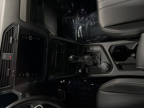 Used 2022 Volkswagen Tiguan SE R-Line image 18