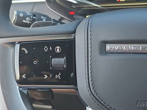 New 2026 Land Rover Range Rover SE image 18