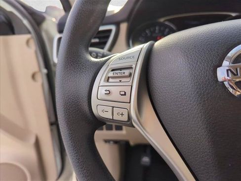 Used 2016 Nissan Rogue SV FWD image 17