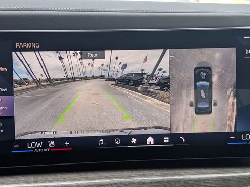 Used 2025 BMW 760i xDrive w/ Executive Package image 23