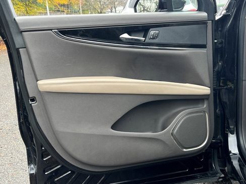 Used 2022 Lincoln Nautilus Reserve image 16